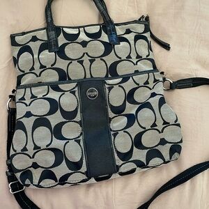 Women’s coach bag.. very beautiful and very roomy